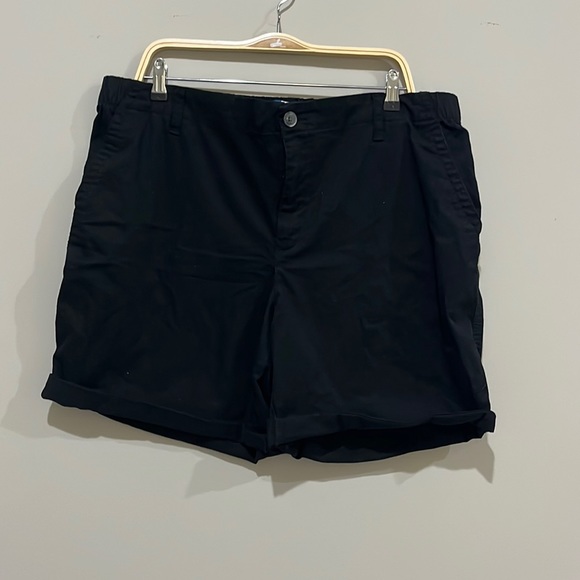 Old Navy Black Shorts Size XL Elastic Waist and Cuffed Hem - Picture 1 of 6